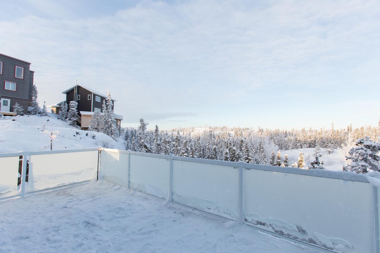 Aurora Deluxe Guest House Йеллоунайф Экстерьер фото