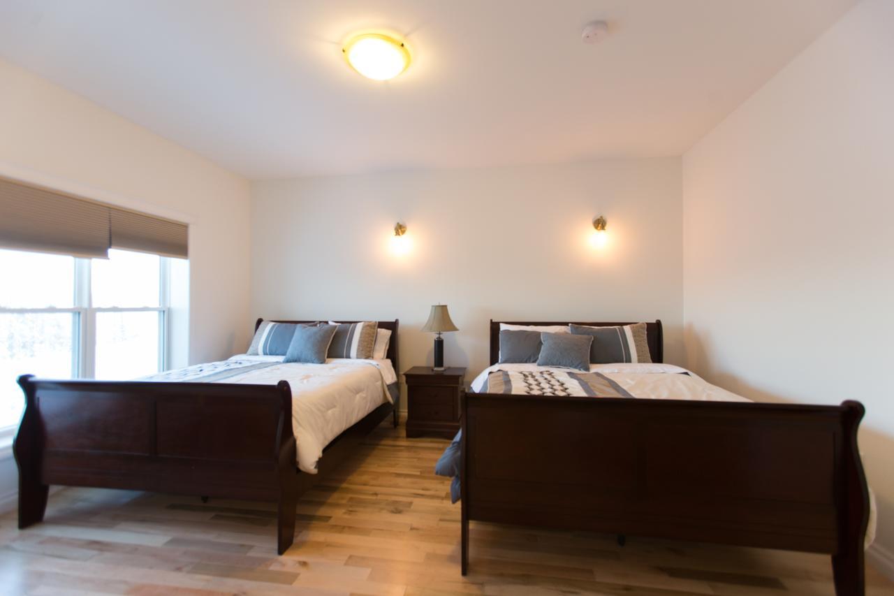 Aurora Deluxe Guest House Йеллоунайф Экстерьер фото